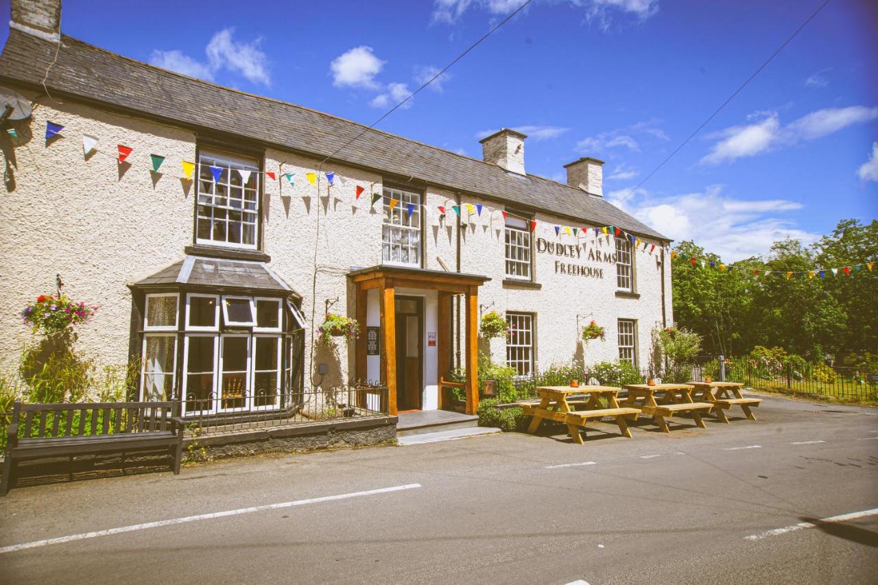 Hotel The Dudley Arms Llandrillo Exteriér fotografie